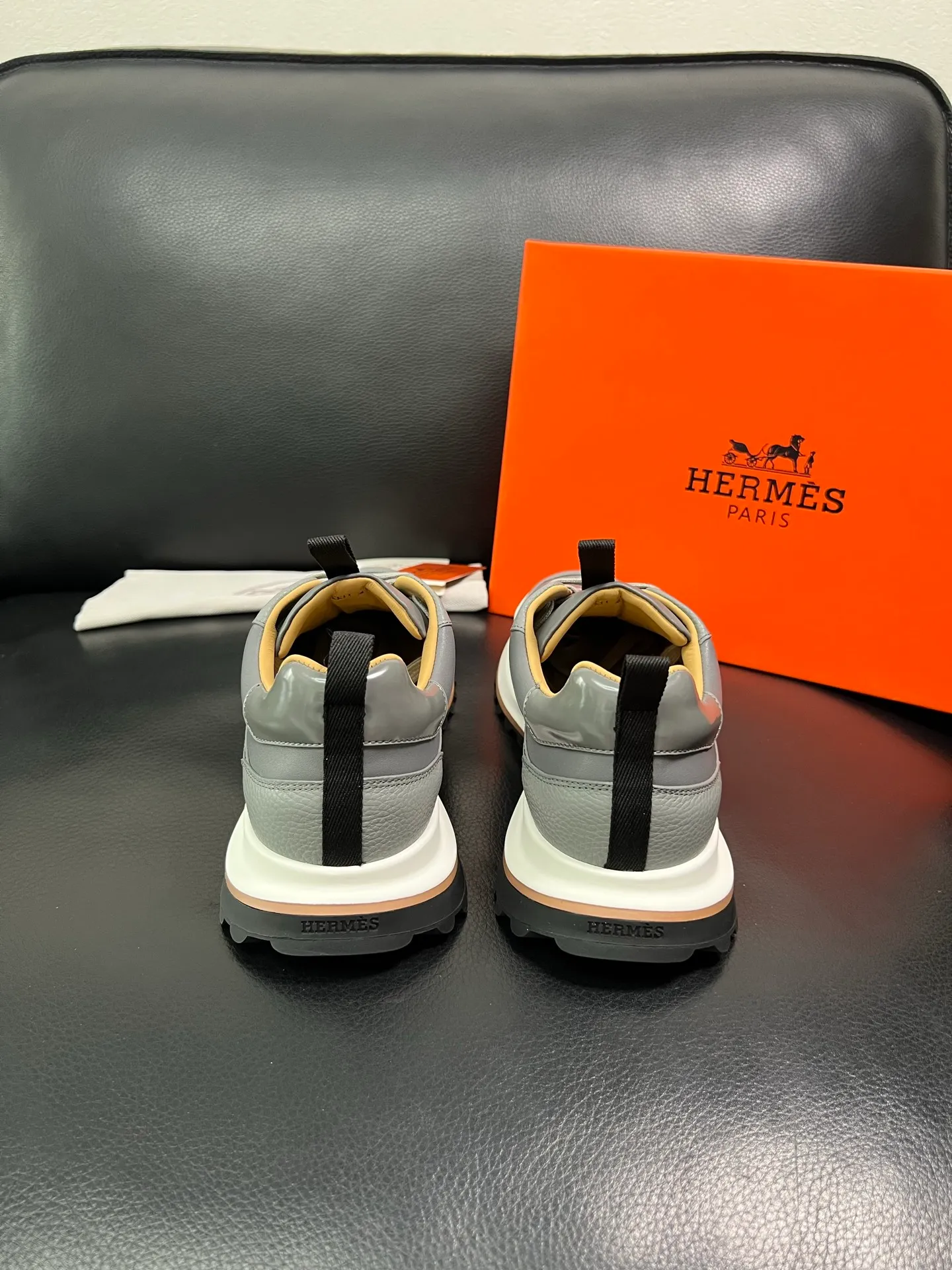 Men's shoes 💰800 Hermes top purchasing Hermes counters are on sale simultaneously with original factory configuration, original cowhide fabrics imported from Italy, high-quality splicing technology, fully imported water-dyed cowhide linings, soles: original soles specially provided by the factory are super comfortable, the original factory follows the order and high quality, you can enter and exit the counter at will, welcome to compare at the counter, code number 39-44 (customized 38 45) 85863